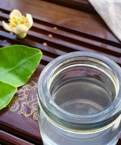 Sử dụng dấm chua khử mùi hôi xe