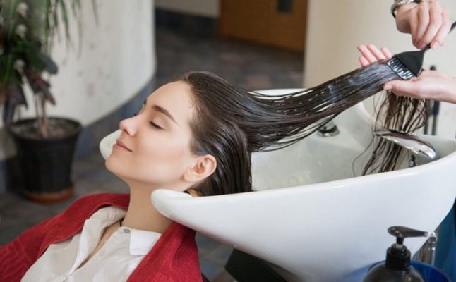 Xả tóc với tinh dầu bưởi