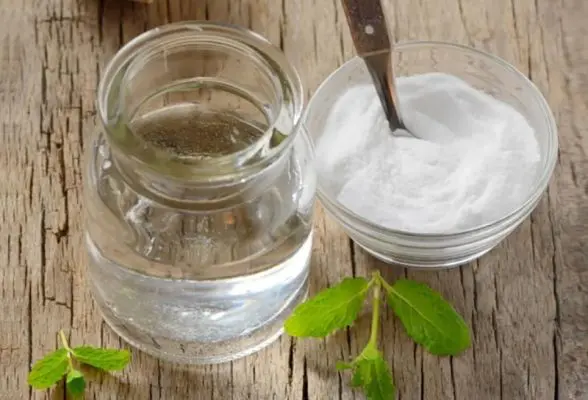 Dùng Baking Soda và giấm khử mùi trong nhà