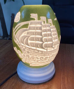 Đèn Xông Tinh Dầu Dáng Trứng Nổi Thuyền buồm Màu Xanh Lá