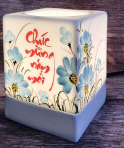 Đèn Xông Tinh Dầu Dáng Vuông Chúc Mừng Năm Mới