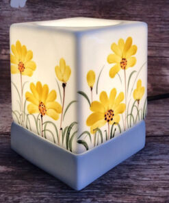 Đèn Xông Tinh Dầu Dáng Vuông Hoa Cúc Vàng