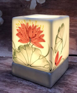 Đèn Xông Tinh Dầu Bát Tràng Dáng Vuông Hoa Sen Đỏ