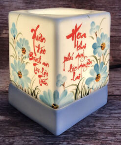 Đèn Xông Tinh Dầu Bát Tràng Dáng Vuông Thư Pháp S2