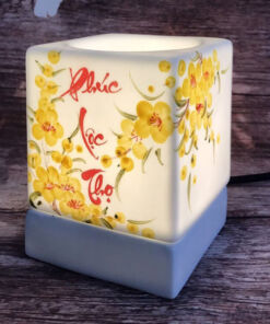 Đèn Xông Tinh Dầu Bát Tràng Dáng Vuông Thư Pháp S3