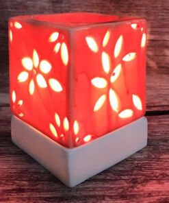 Đèn Xông Tinh Dầu Bát Tràng Dáng Vuông Màu Đỏ