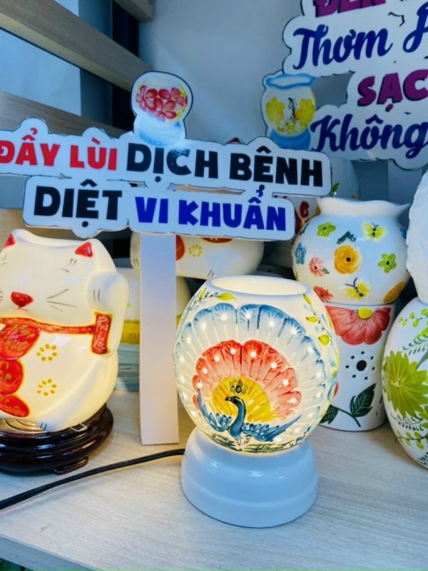 ĐÈN TINH DẦU KHẮC NỎI CHIM CÔNG