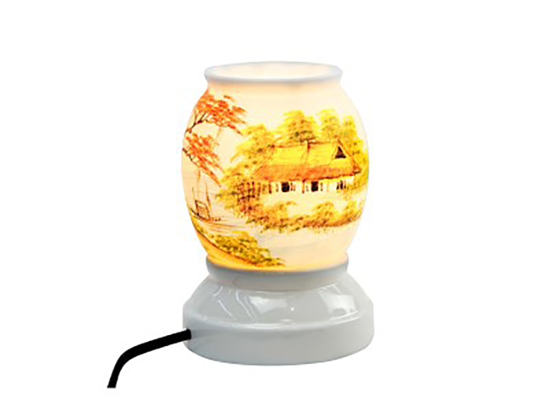 Đèn xông tinh dầu Bát Tràng vẽ nhà tranh mái lá