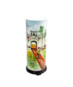 Đèn xông tinh dầu Bát Tràng vẽ cảnh cổng làng